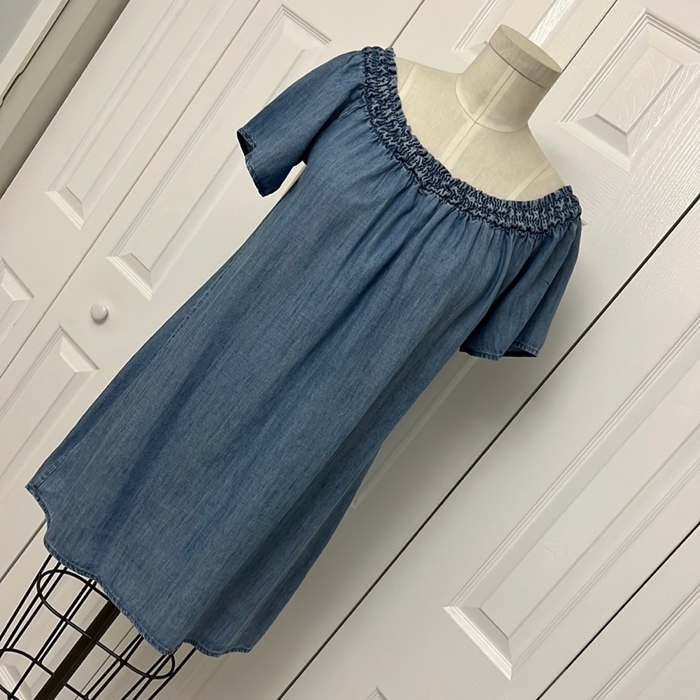 Off-Shoulders Denim Dress 👗